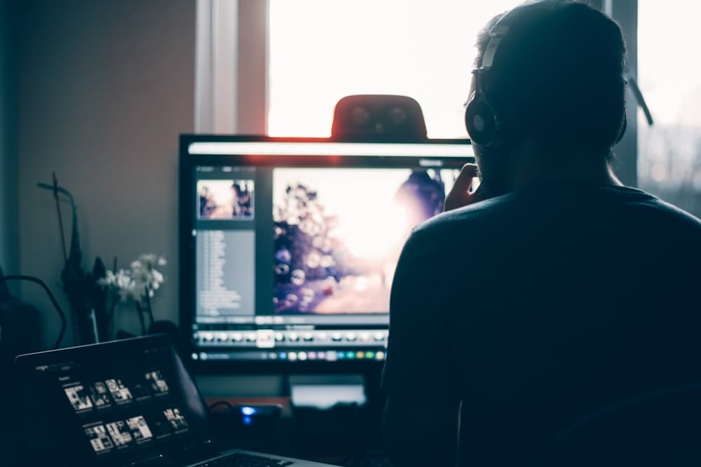 A person culling photos on a desktop monitor